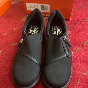 BRAND NEW IN BOX!!! So-Lite by Easy Street black slip-on shoes, size 8N